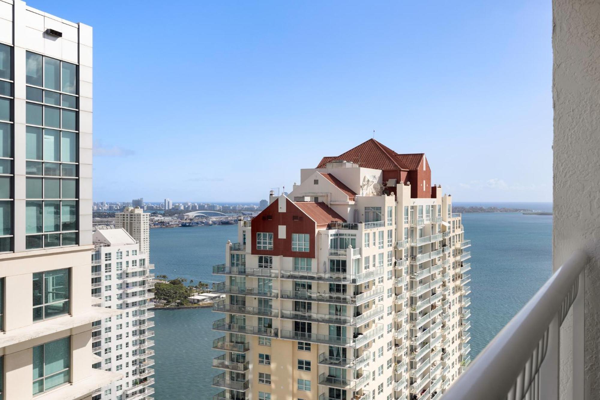 Studios In Brickell With Pool, Gym, Free Parking And Game Room 마이애미 외부 사진